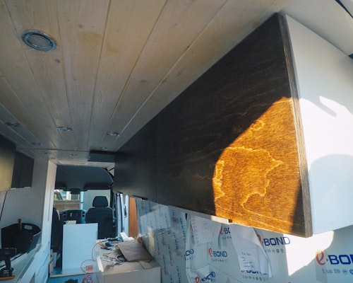 'Ceiling' sprinter van ceiling