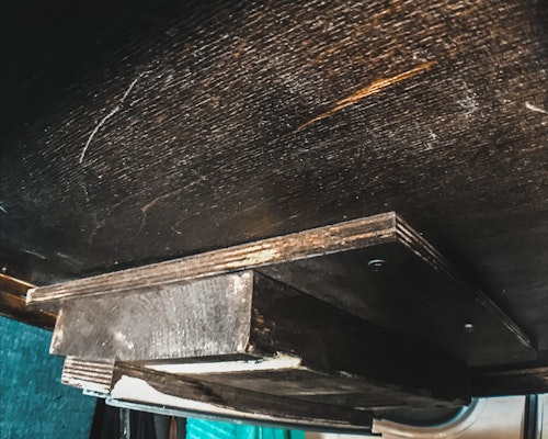 'Under sprinter van table slide