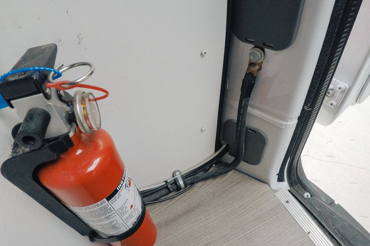 Common ground to the vehicle sprinter van electrical