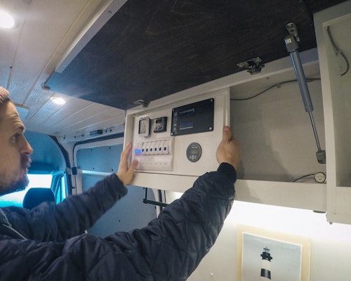 'Command sprinter van electrical