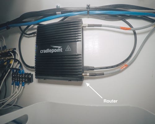 Router Cradlepoint van internet on road