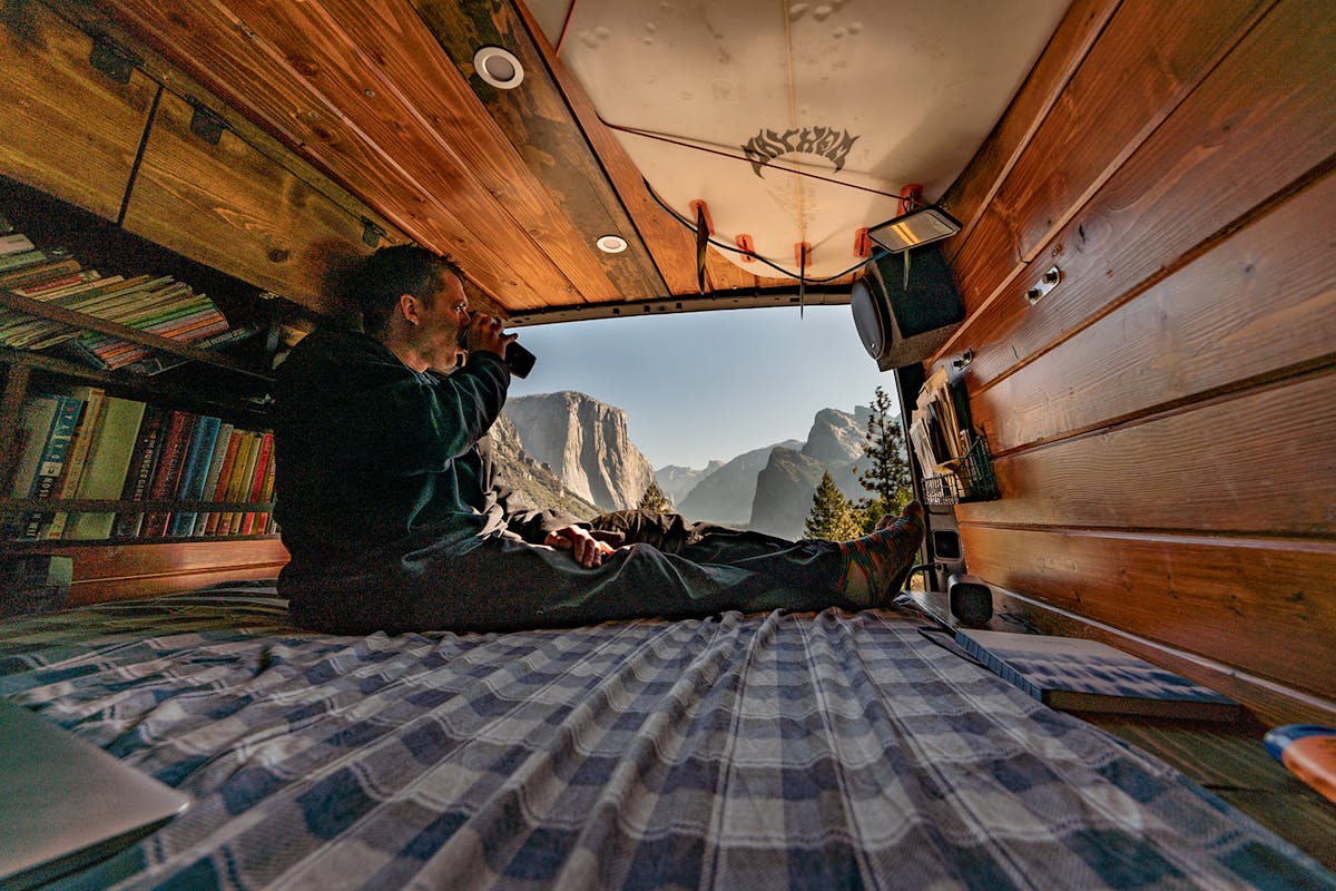 Waking up with sunlife in the van.