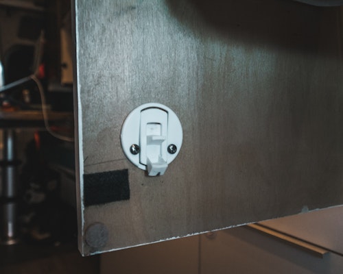 'Cabinet sprinter van latch